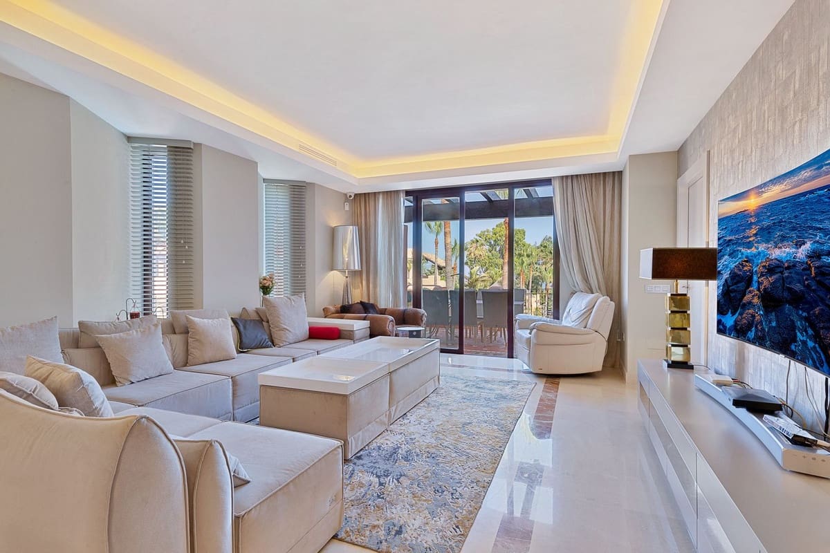 3 sypialnia Penthouse na sprzedaż w San Pedro de Alcantara z basenem garażem - 1 995 000 € (Ref: 8704345)