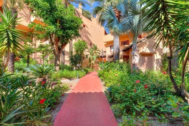 3 sypialnia Penthouse na sprzedaż w San Pedro de Alcantara, Marbella z basenem garażem - 1 995 000 € (Ref: 8704345)