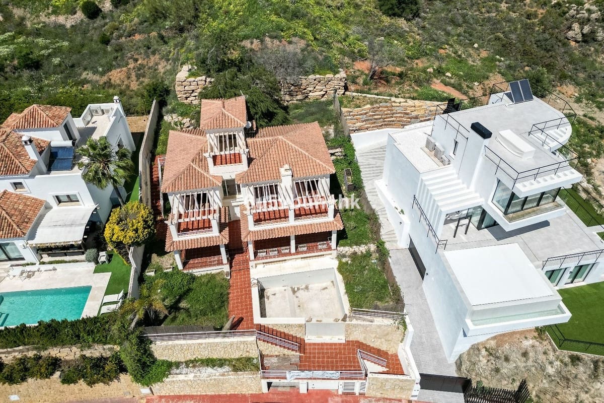 3 bedroom Villa for sale in Benalmadena with pool - € 1,485,000 (Ref: 8705772)