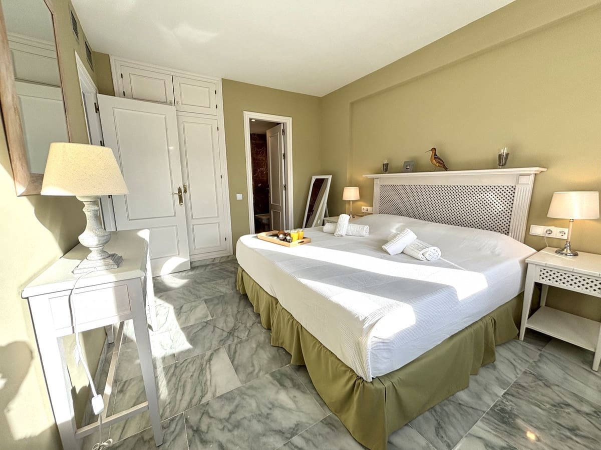 2 chambre Penthouse à vendre à Estepona avec piscine - 798 000 € (Ref: 8709497)