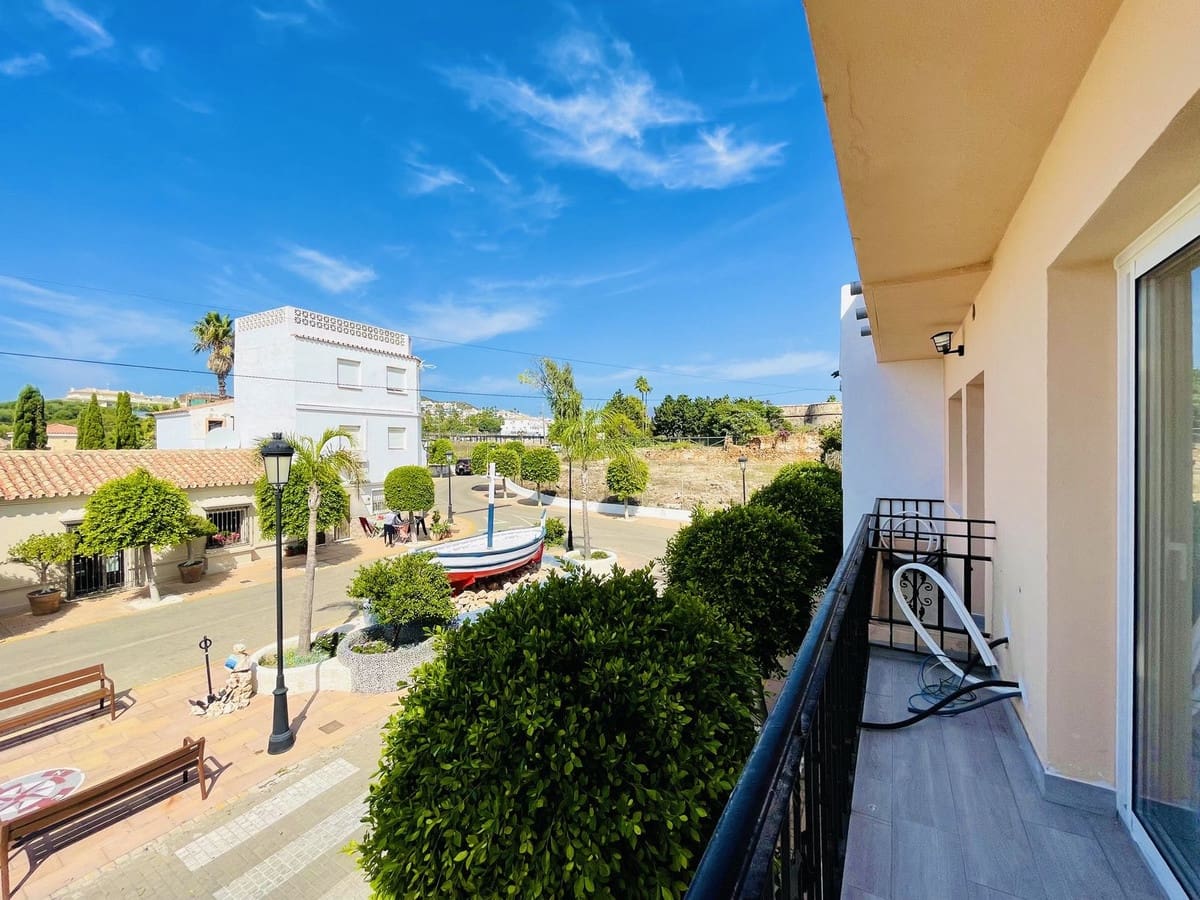 3 soveværelse Byhus til salg i La Duquesa / Puerto de la Duquesa med garage - € 425.000 (Ref: 8712219)