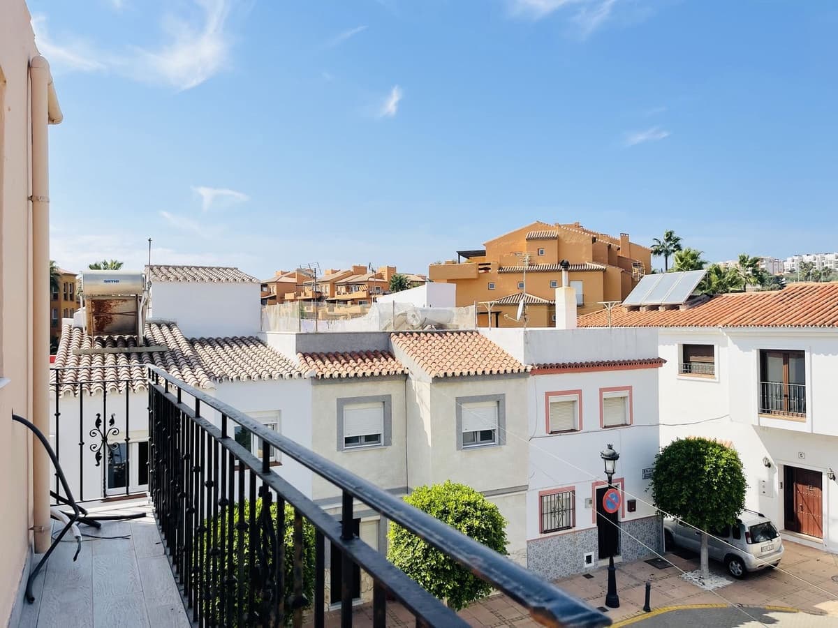 3 soveværelse Byhus til salg i La Duquesa / Puerto de la Duquesa med garage - € 425.000 (Ref: 8712219)