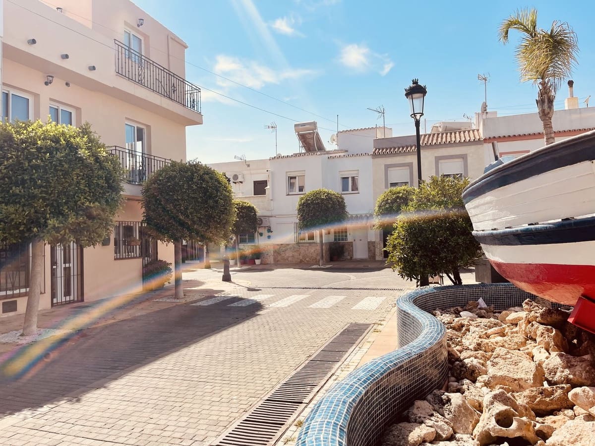 3 soveværelse Byhus til salg i La Duquesa / Puerto de la Duquesa med garage - € 425.000 (Ref: 8712219)