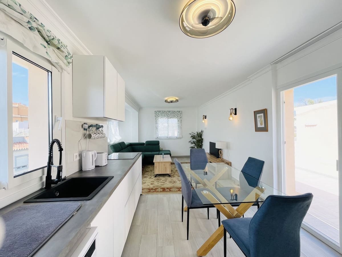 3 soveværelse Byhus til salg i La Duquesa / Puerto de la Duquesa med garage - € 425.000 (Ref: 8712219)