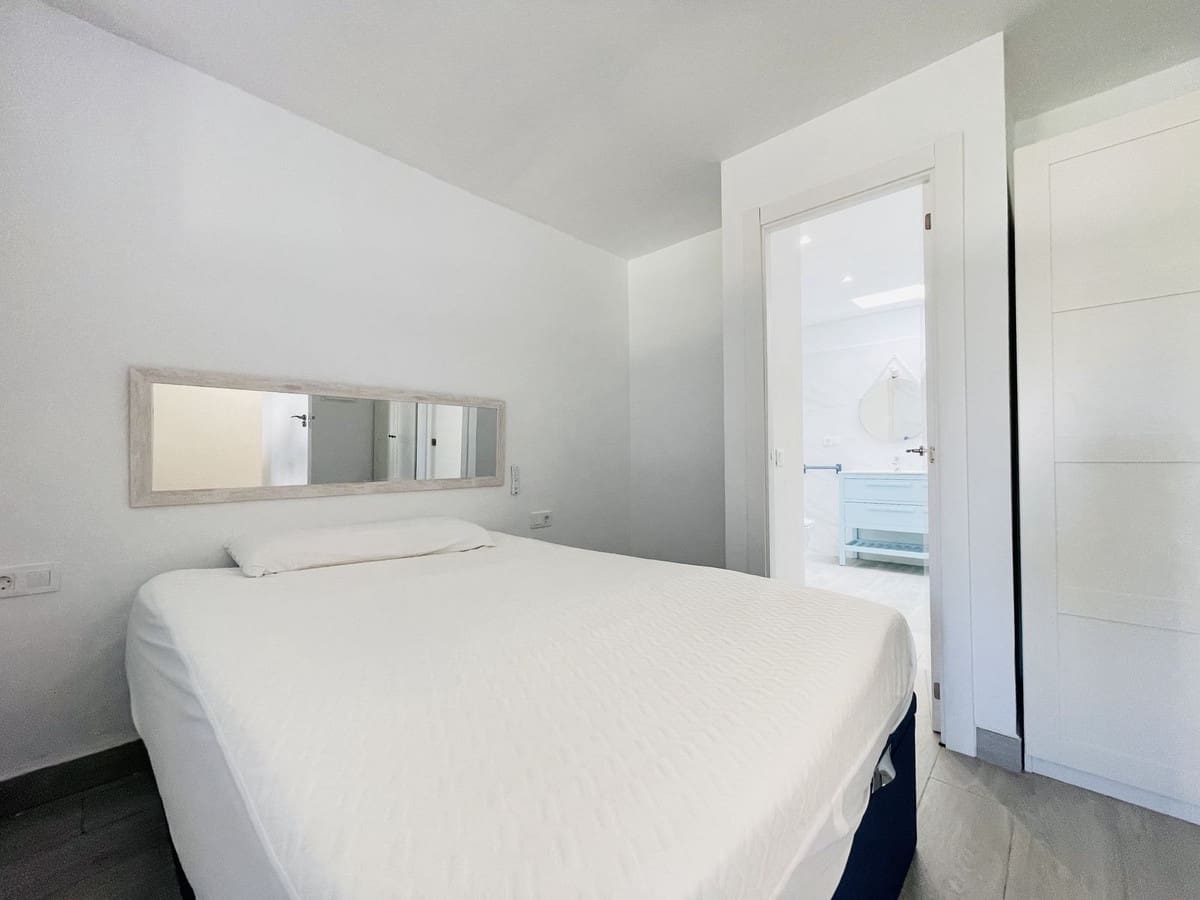 3 soveværelse Byhus til salg i La Duquesa / Puerto de la Duquesa med garage - € 425.000 (Ref: 8712219)