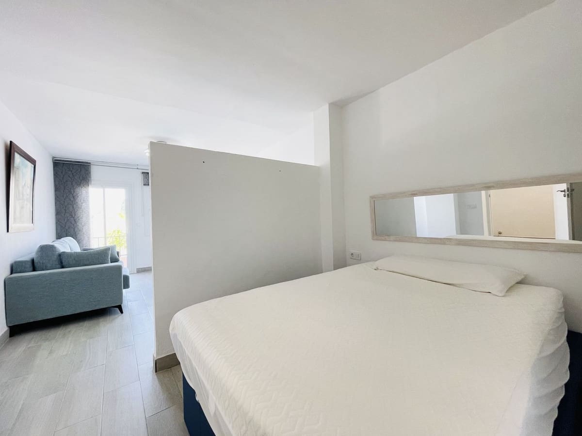 3 soveværelse Byhus til salg i La Duquesa / Puerto de la Duquesa med garage - € 425.000 (Ref: 8712219)