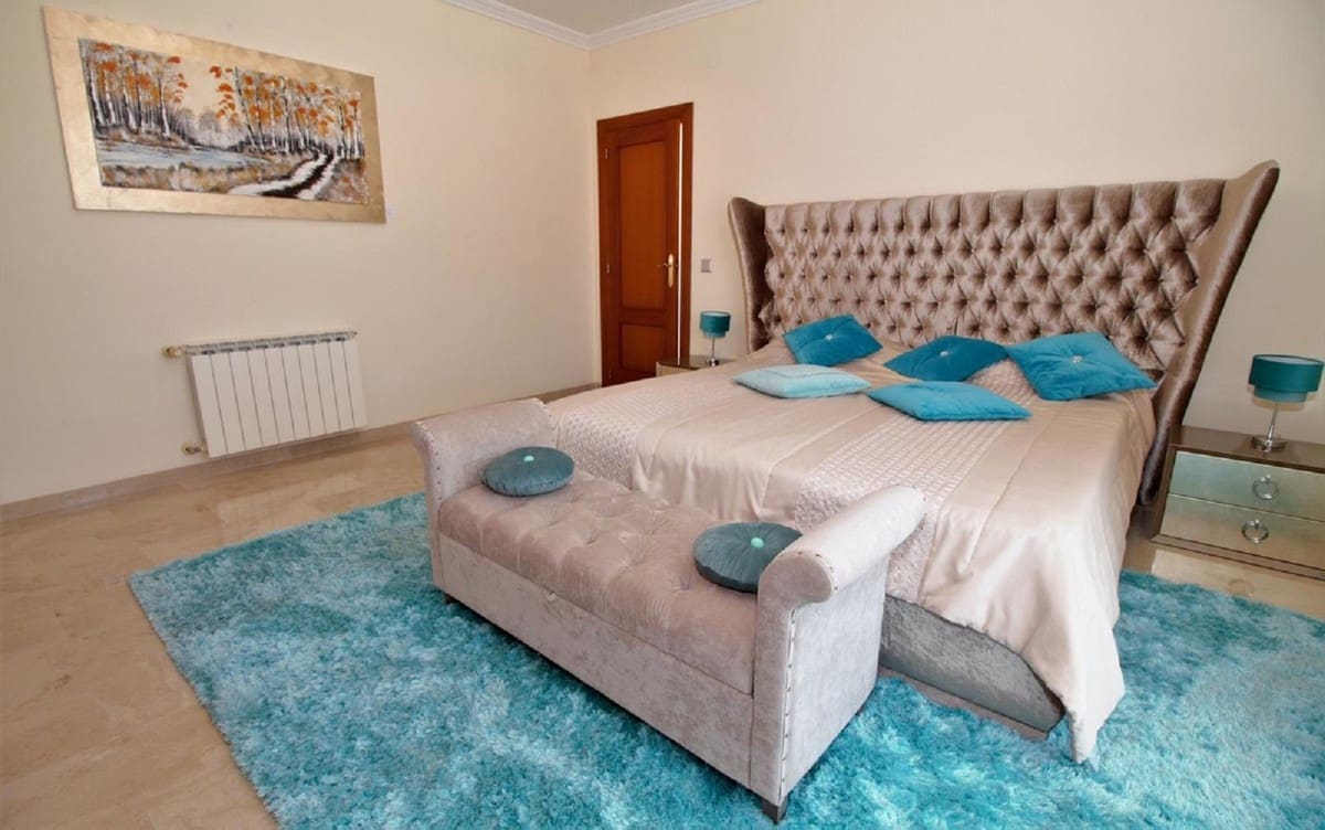 10 soverom Villa til salgs i El Paraiso med svømmebasseng garasje - € 3 300 000 (Ref: 8728853)