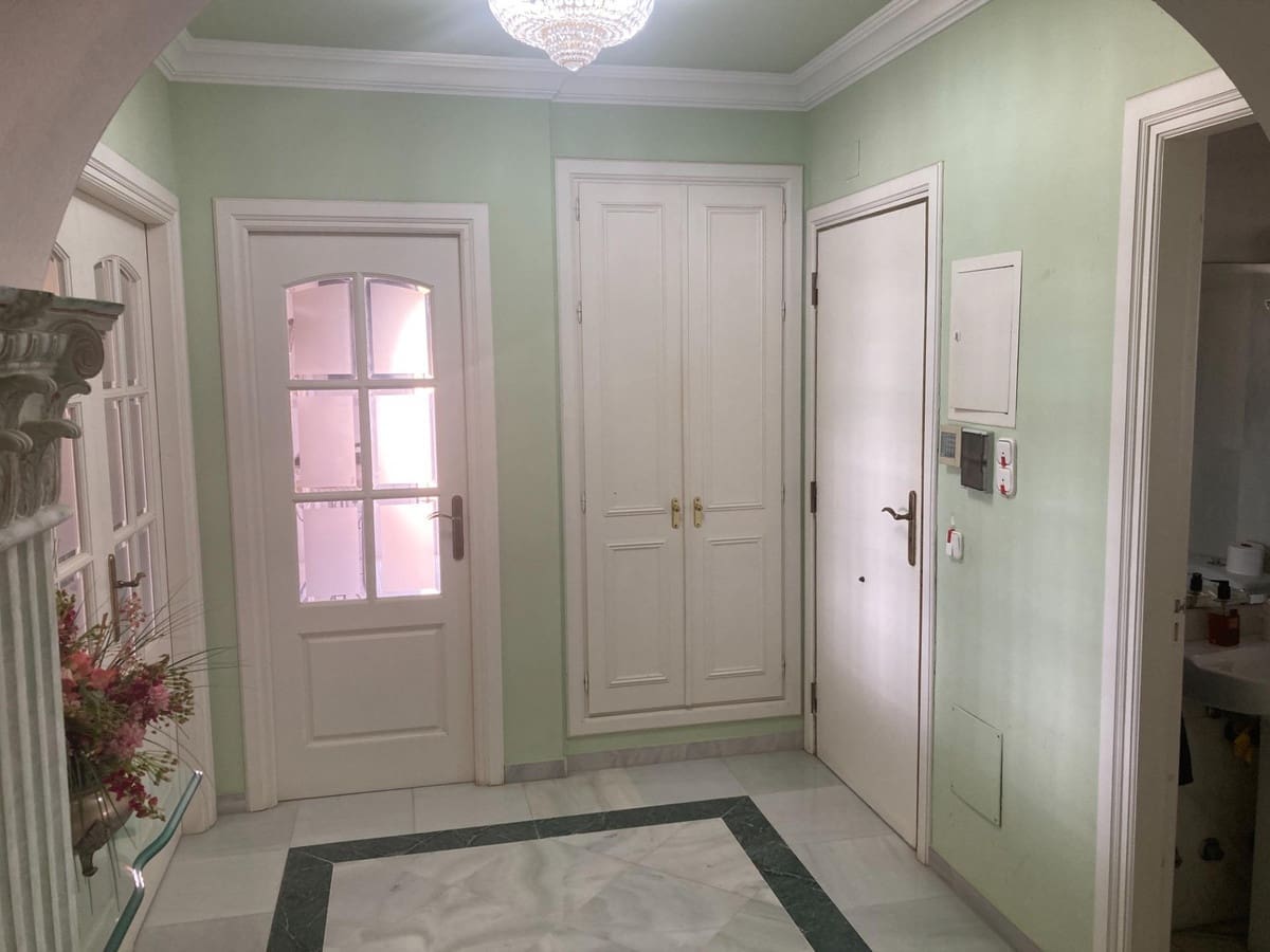 4 soverom Villa til salgs i New Golden Mile med svømmebasseng - € 2 100 000 (Ref: 8736157)