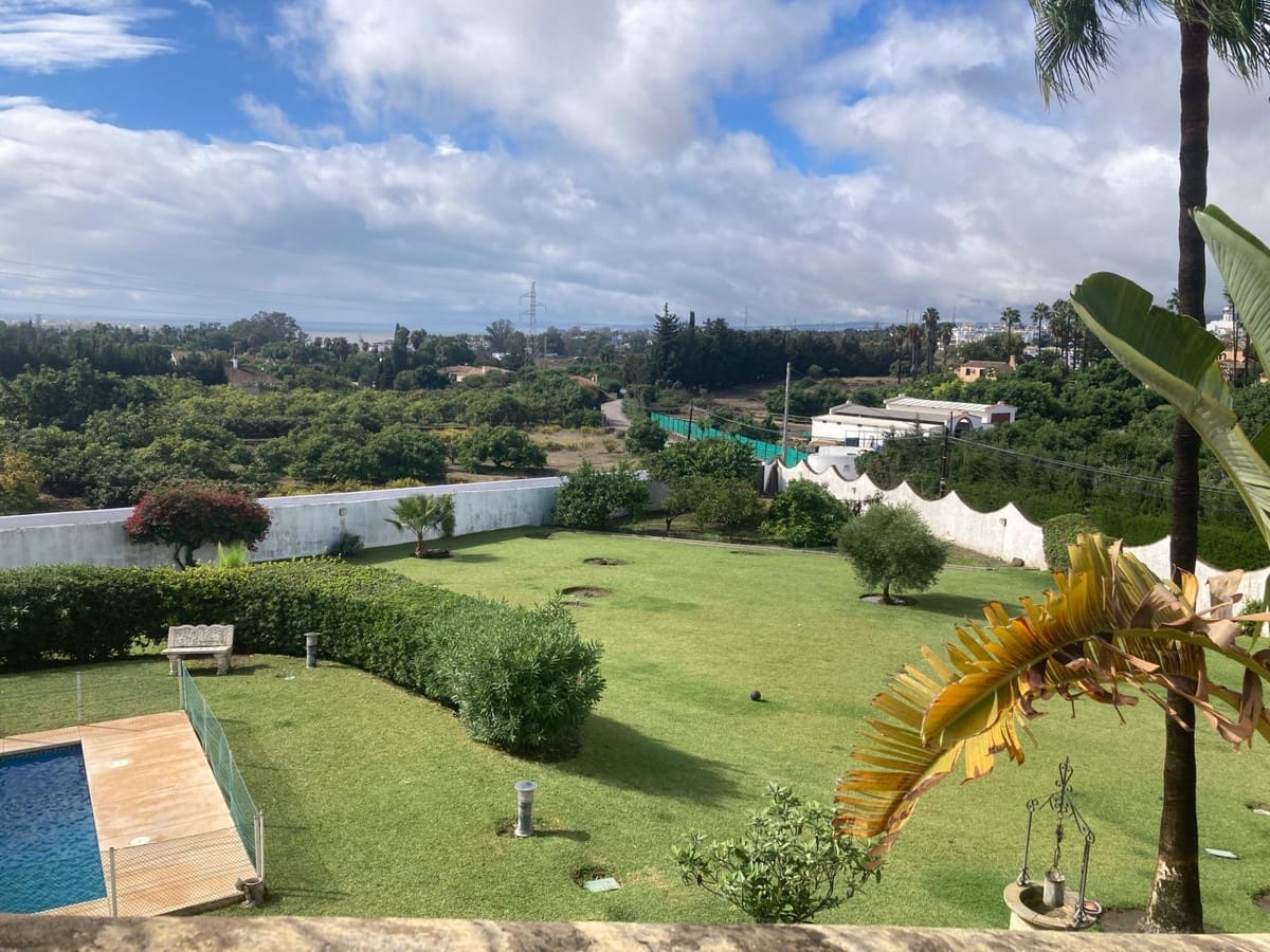 4 soverom Villa til salgs i New Golden Mile med svømmebasseng - € 2 100 000 (Ref: 8736157)