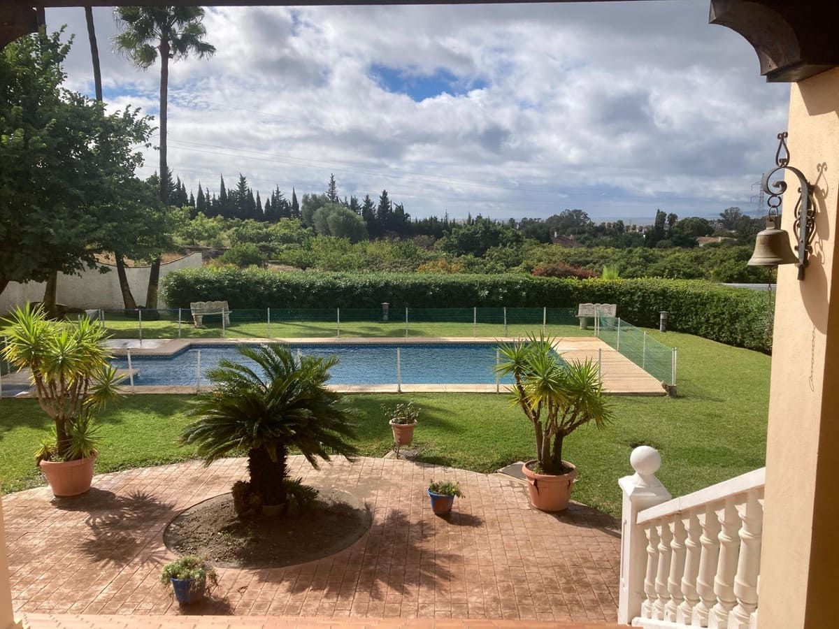 4 soverom Villa til salgs i New Golden Mile med svømmebasseng - € 2 100 000 (Ref: 8736157)