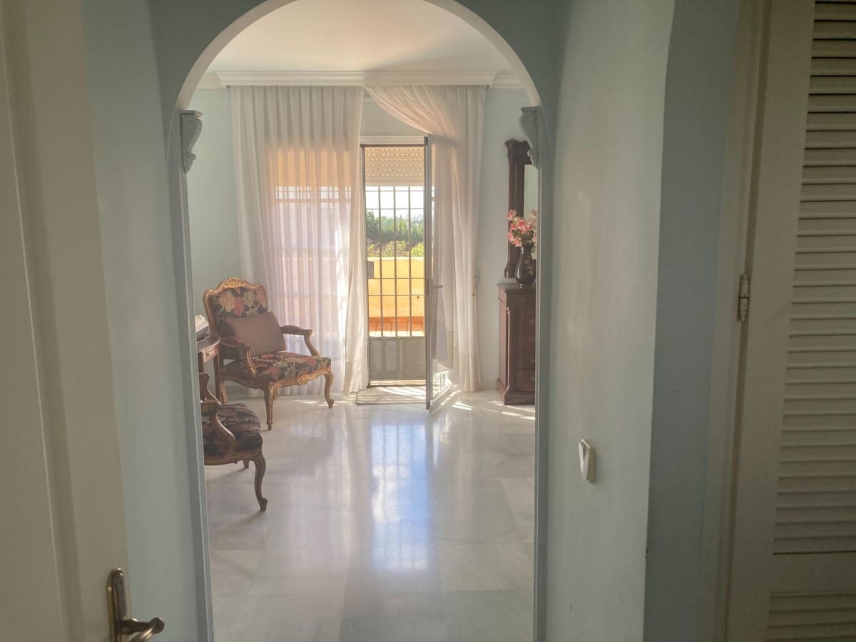 4 soverom Villa til salgs i New Golden Mile med svømmebasseng - € 2 100 000 (Ref: 8736157)