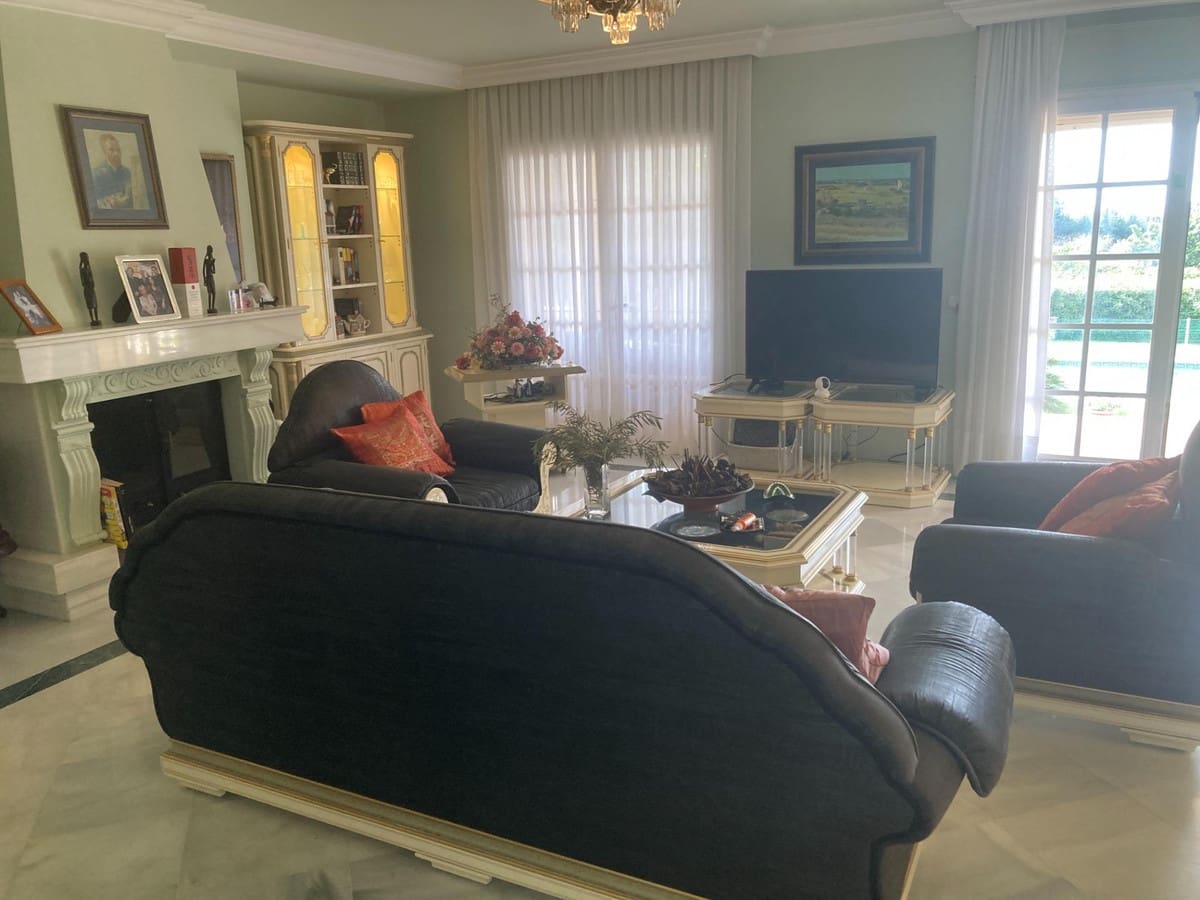 4 soverom Villa til salgs i New Golden Mile med svømmebasseng - € 2 100 000 (Ref: 8736157)