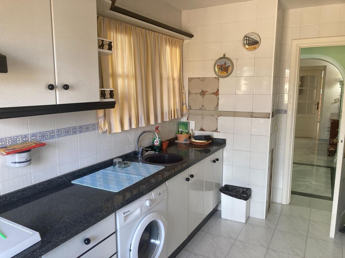 4 soverom Villa til salgs i New Golden Mile med svømmebasseng - € 2 100 000 (Ref: 8736157)