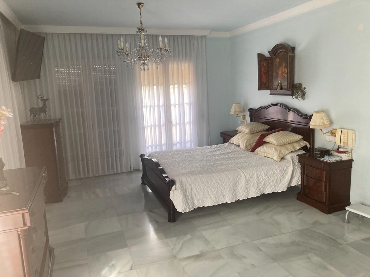 4 soverom Villa til salgs i New Golden Mile med svømmebasseng - € 2 100 000 (Ref: 8736157)