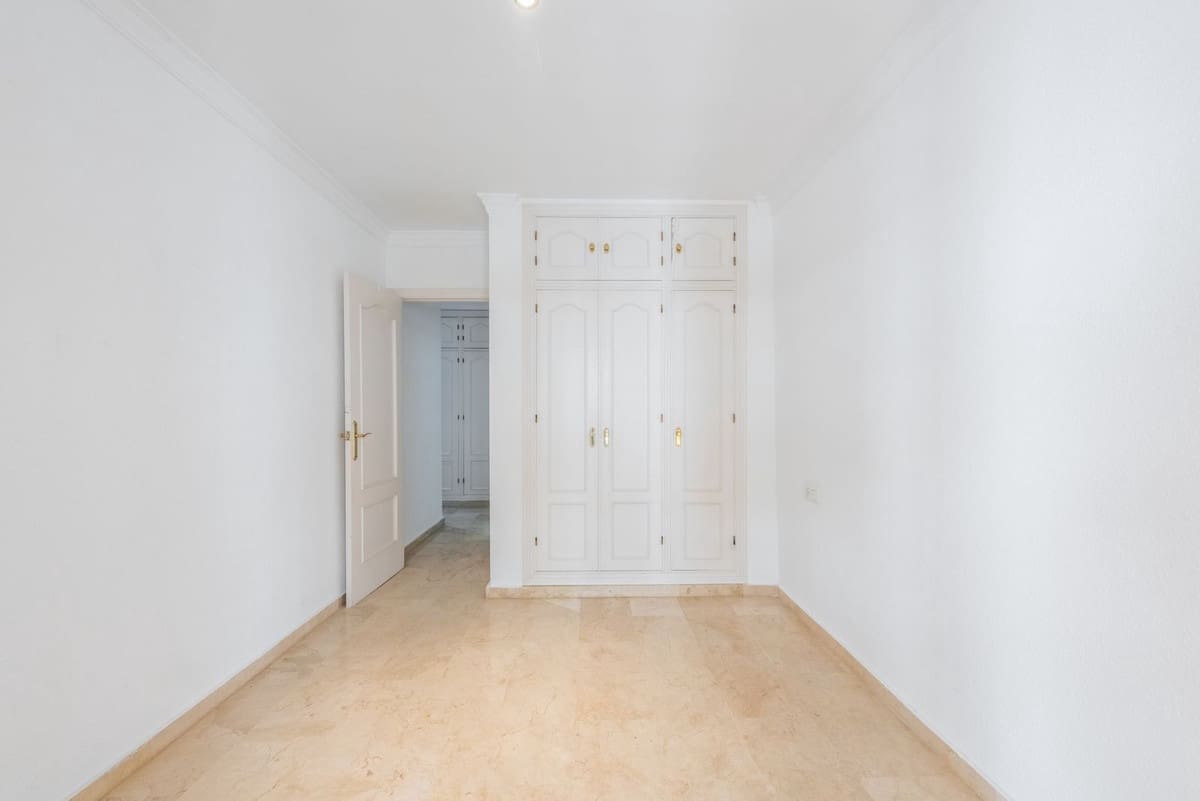 2 makuuhuone Huoneisto myytävänä paikassa Estepona mukana 
autotalli - 312 000 € (Ref: 8762550)