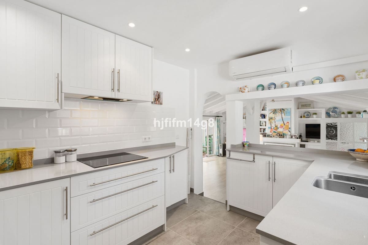 4 quarto Moradia para venda em Benahavis com piscina - 1 625 000 € (Ref: 8762765)