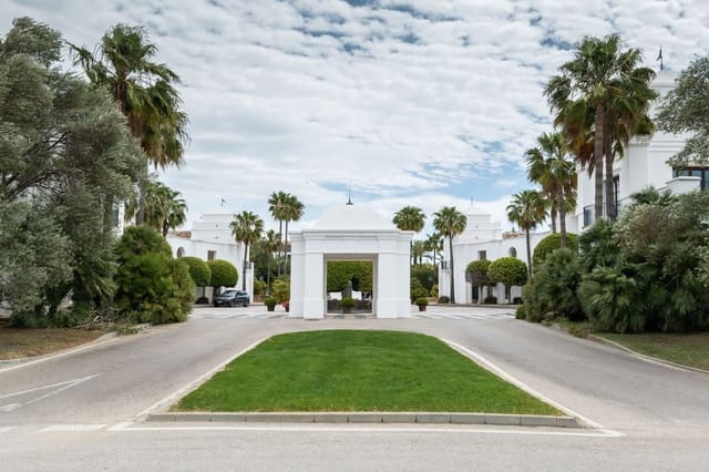 3 soveværelse Byhus til salg i Casares med swimmingpool garage - € 890.000 (Ref: 8774600)