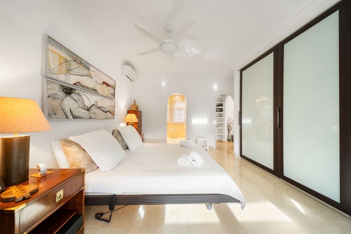 4 soveværelse Villa til salg i El Chaparral med swimmingpool garage - € 1.695.000 (Ref: 8841892)