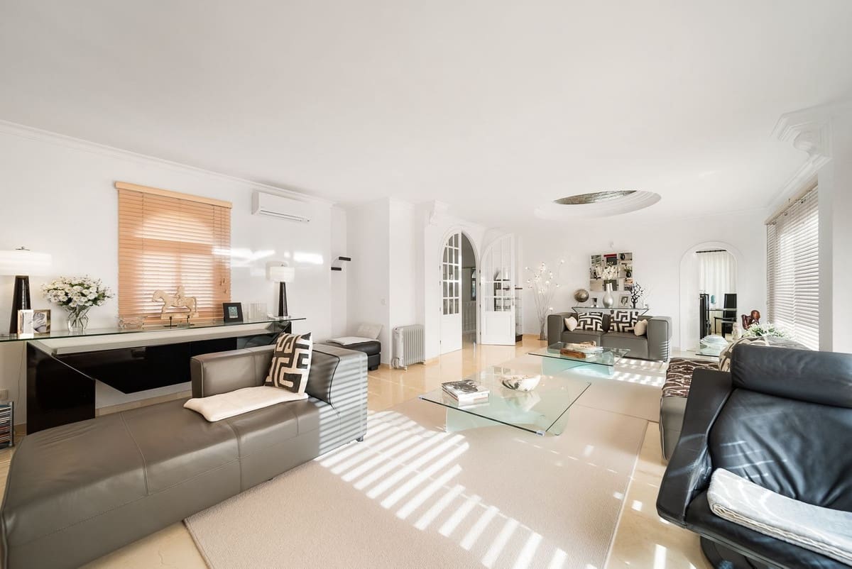 4 soveværelse Villa til salg i El Chaparral med swimmingpool garage - € 1.695.000 (Ref: 8841892)