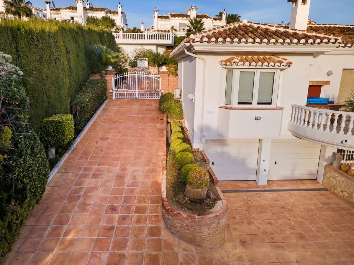 4 soveværelse Villa til salg i El Chaparral med swimmingpool garage - € 1.695.000 (Ref: 8841892)