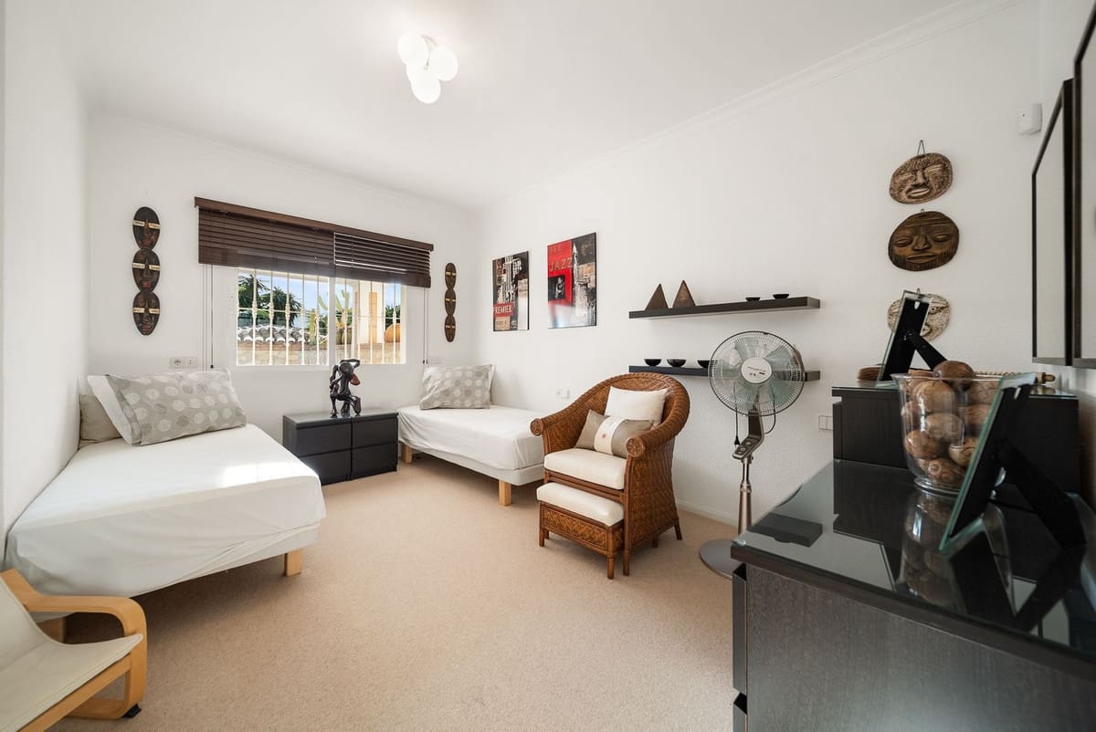 4 soveværelse Villa til salg i El Chaparral med swimmingpool garage - € 1.695.000 (Ref: 8841892)