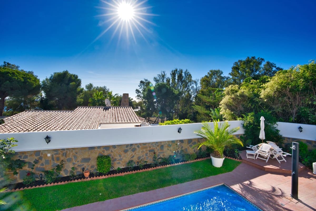 4 soveværelse Villa til salg i La Cala de Mijas med swimmingpool garage - € 1.200.000 (Ref: 8846969)