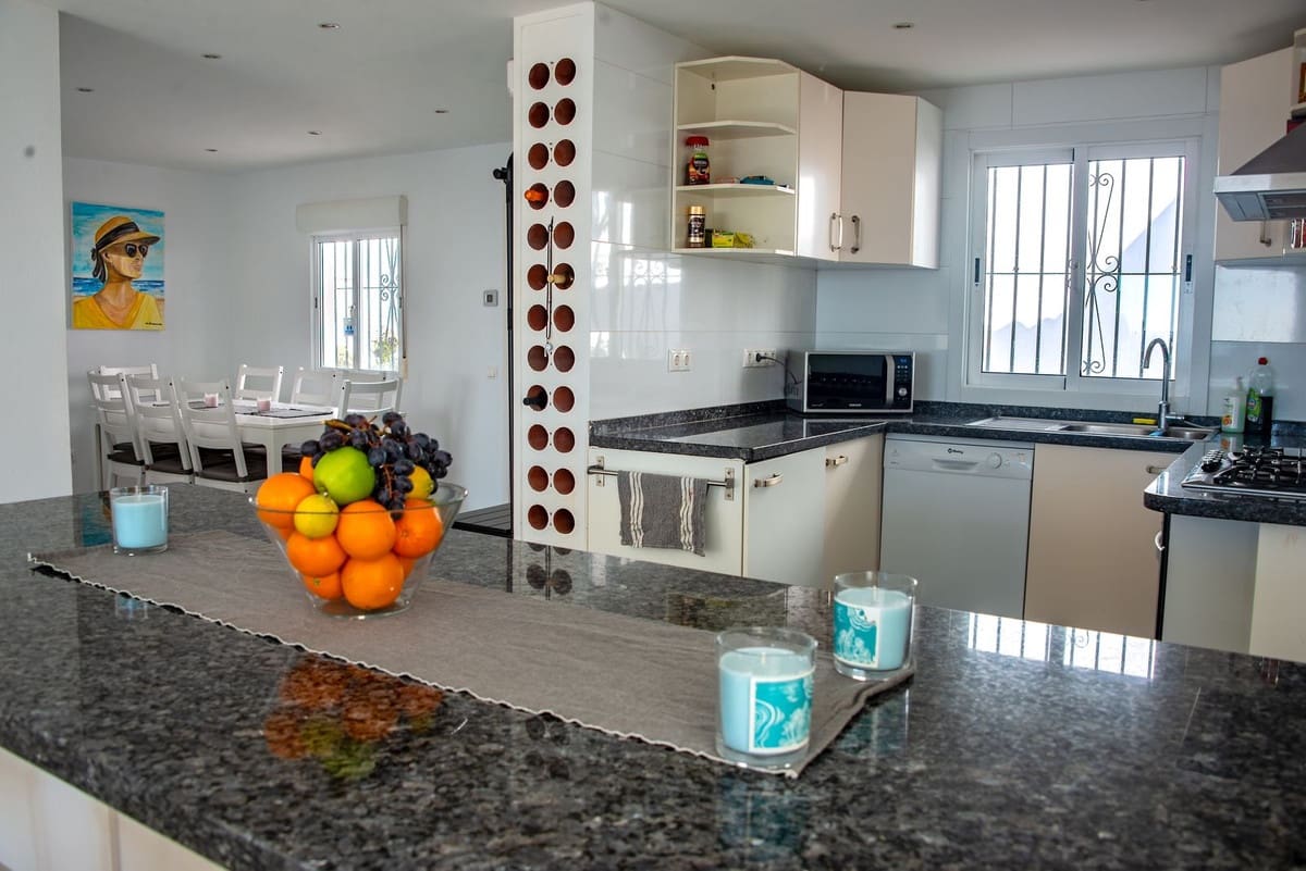 5 sypialnia Willa na sprzedaż w La Cala de Mijas z basenem garażem - 1 375 000 € (Ref: 8848693)