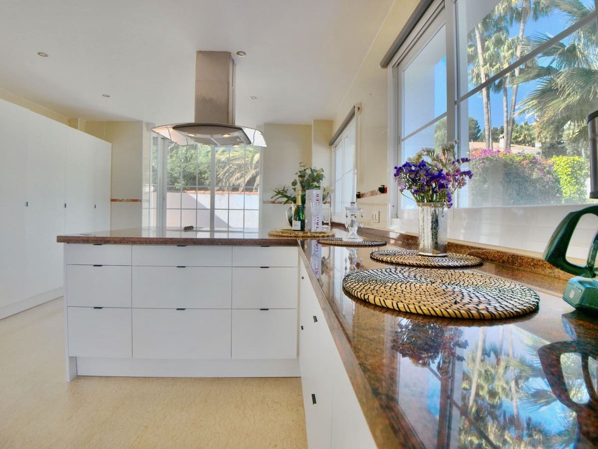 6 soveværelse Villa til salg i La Cala de Mijas med swimmingpool garage - € 1.300.000 (Ref: 8848694)