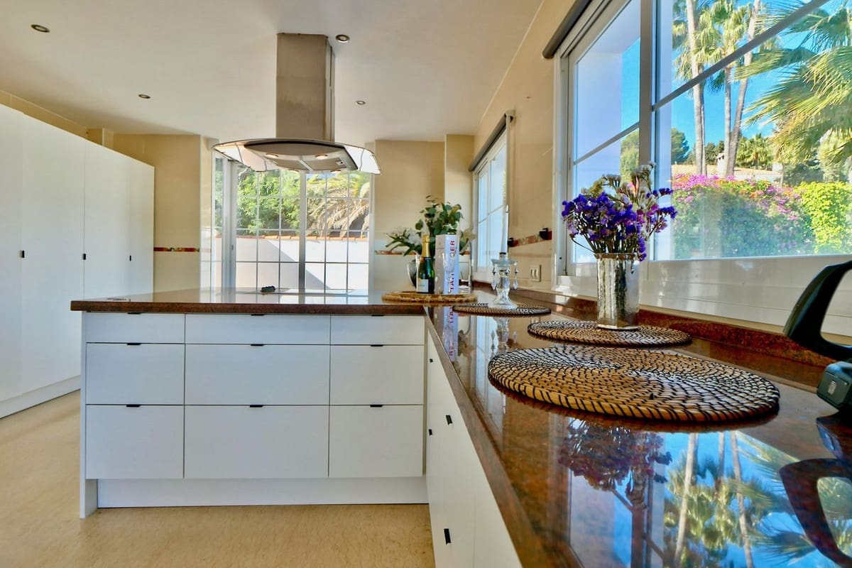 6 soveværelse Villa til salg i La Cala de Mijas med swimmingpool garage - € 1.300.000 (Ref: 8848694)