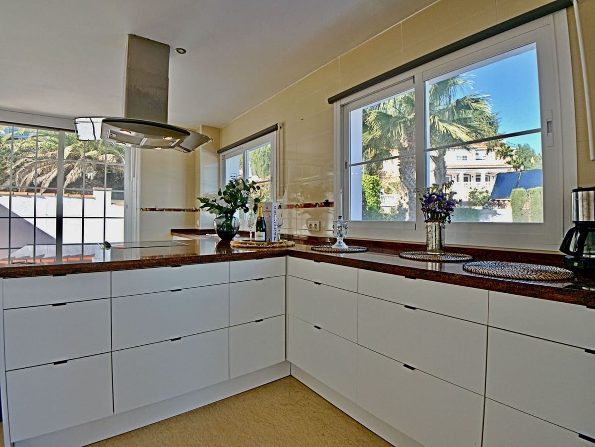 6 soveværelse Villa til salg i La Cala de Mijas med swimmingpool garage - € 1.300.000 (Ref: 8848694)