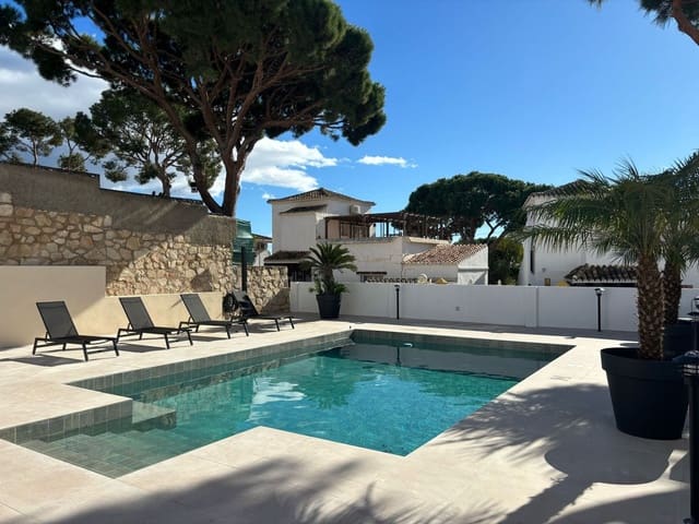 4 bedroom Villa for sale in Calahonda, Mijas with pool garage - € 1,275,000 (Ref: 8848695)