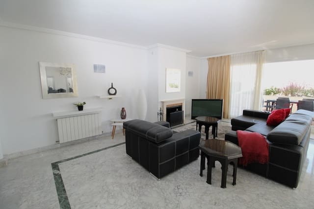 4 soveværelse Penthouse til salg i Puerto Banus, Marbella med swimmingpool garage - € 2.100.000 (Ref: 8866384)