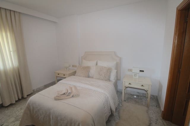 4 soveværelse Penthouse til salg i Puerto Banus, Marbella med swimmingpool garage - € 2.100.000 (Ref: 8866384)