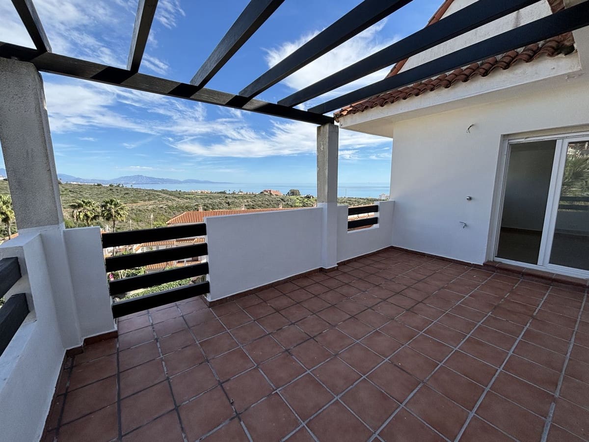 3 chambre Penthouse à vendre à La Duquesa / Puerto de la Duquesa avec piscine - 384 500 € (Ref: 8882052)