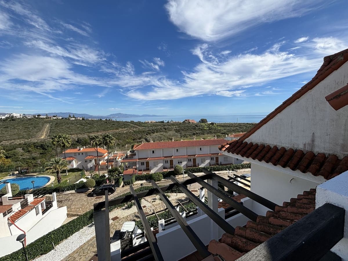 3 chambre Penthouse à vendre à La Duquesa / Puerto de la Duquesa avec piscine - 384 500 € (Ref: 8882052)