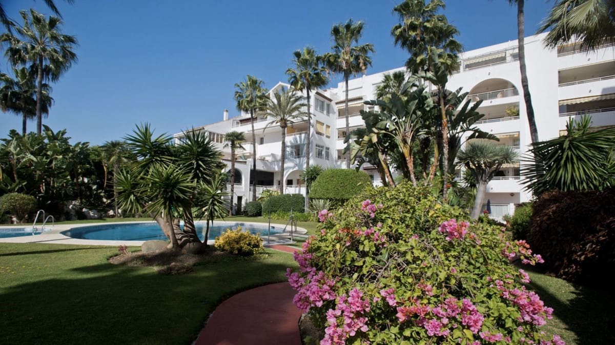 4 soveværelse Lejlighed til salg i La Atalaya med swimmingpool garage - € 679.000 (Ref: 8920809)