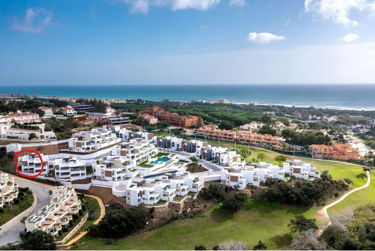 2 soveværelse Penthouse til salg i Cabopino med swimmingpool garage - € 690.000 (Ref: 8927973)