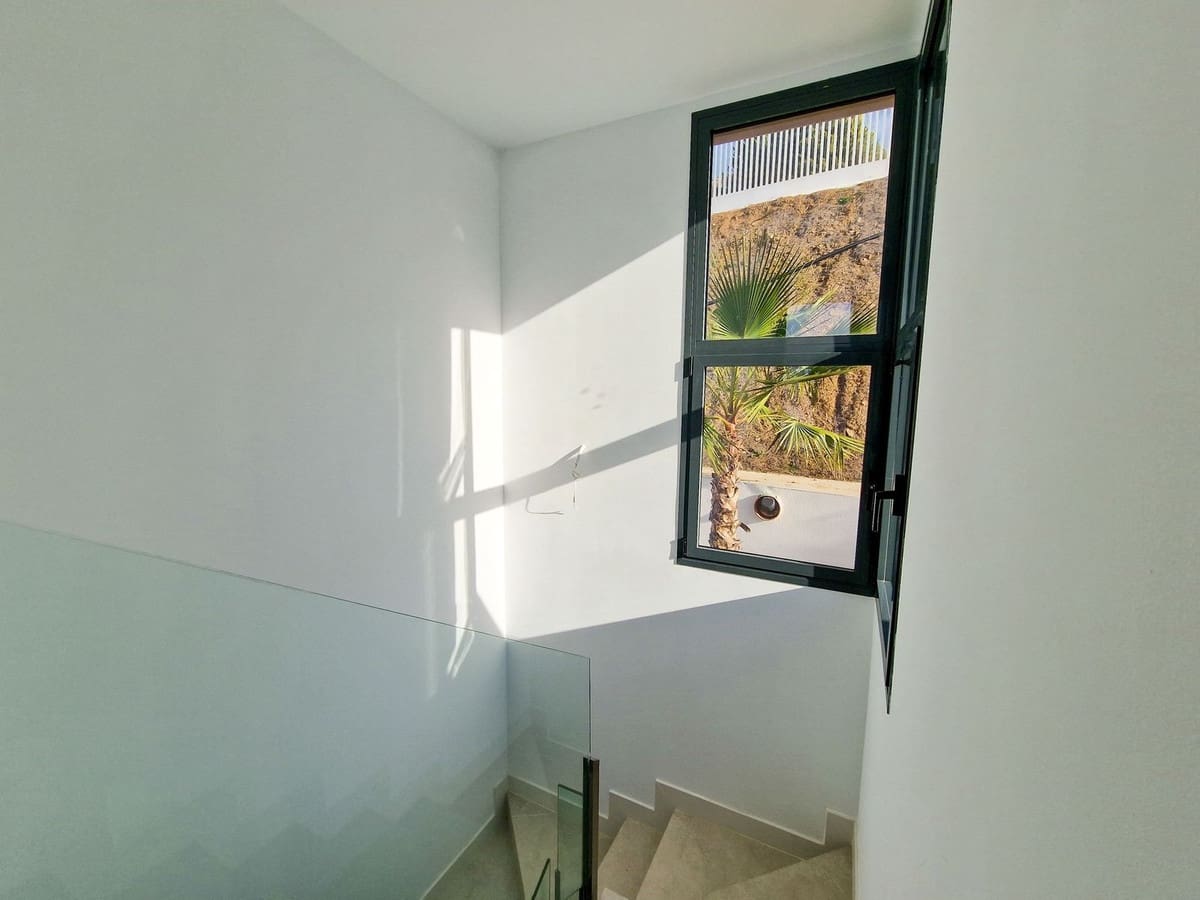 2 soveværelse Penthouse til salg i Cabopino med swimmingpool garage - € 690.000 (Ref: 8927973)