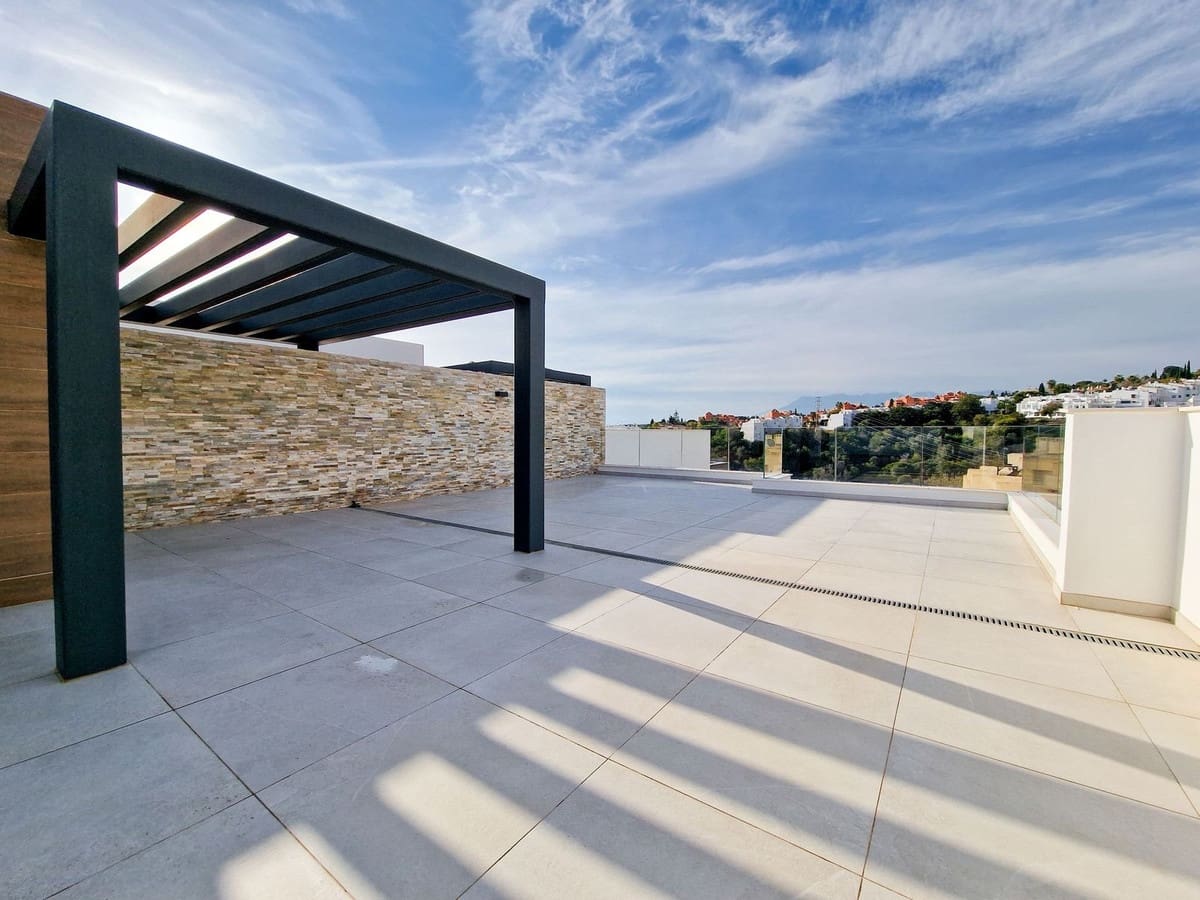 2 soveværelse Penthouse til salg i Cabopino med swimmingpool garage - € 690.000 (Ref: 8927973)