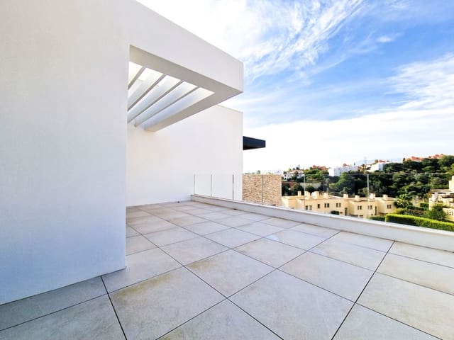 2 soverom Penthouse til salgs i Cabopino, Marbella med svømmebasseng garasje - € 690 000 (Ref: 8927973)