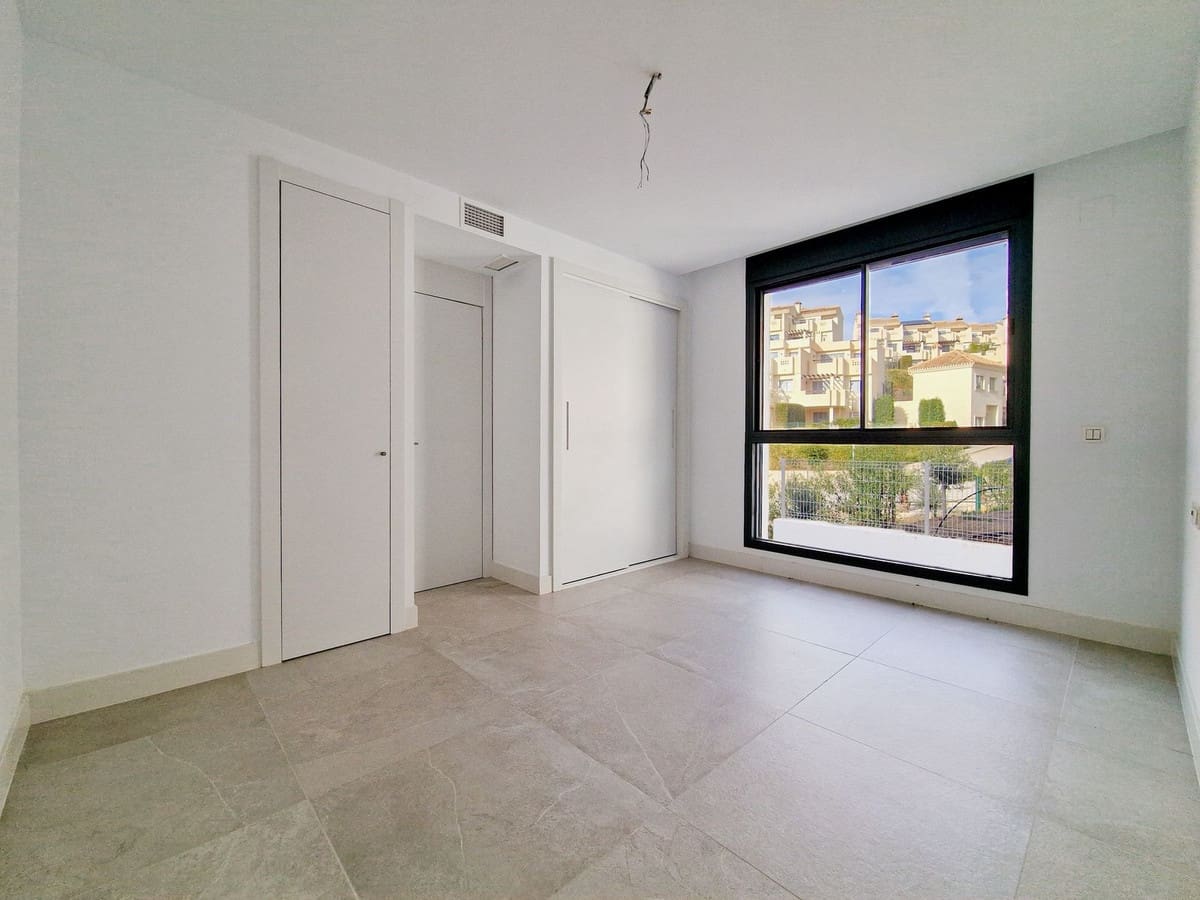 2 soveværelse Penthouse til salg i Cabopino med swimmingpool garage - € 690.000 (Ref: 8927973)