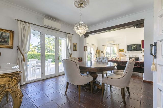 4 soverom Villa til salgs i San Pedro de Alcantara, Marbella med svømmebasseng garasje - € 1 695 000 (Ref: 8934700)