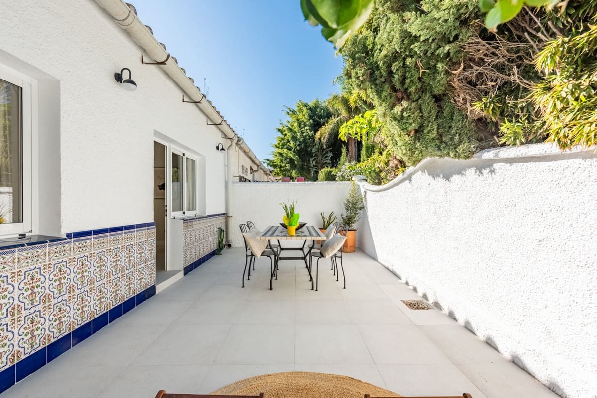 2 bedroom Apartment for sale in San Pedro de Alcantara with pool garage - € 549,000 (Ref: 8934703)