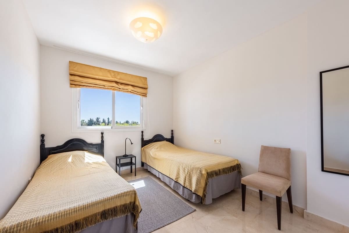 4 chambre Penthouse à vendre à Estepona avec piscine garage - 549 000 € (Ref: 8936041)