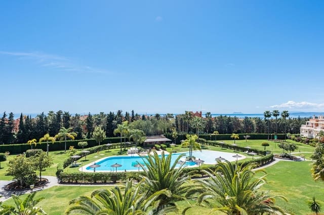 4 chambre Penthouse à vendre à Estepona avec piscine garage - 549 000 € (Ref: 8936041)