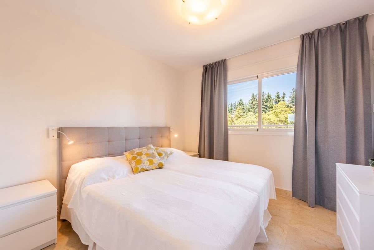 4 chambre Penthouse à vendre à Estepona avec piscine garage - 549 000 € (Ref: 8936041)