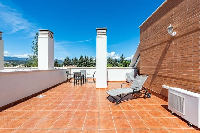 4 chambre Penthouse à vendre à Estepona avec piscine garage - 549 000 € (Ref: 8936041)