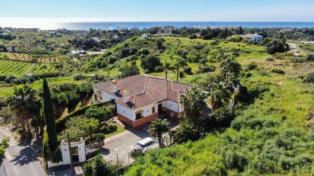 3 soveværelse Finca/Landehus til salg i Estepona med swimmingpool - € 1.000.000 (Ref: 8938251)
