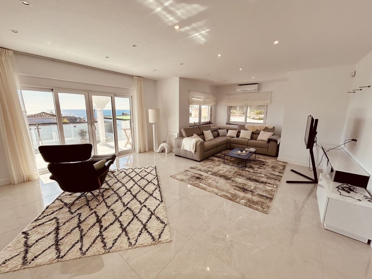 4 soveværelse Villa til salg i La Duquesa / Puerto de la Duquesa med swimmingpool garage - € 1.100.000 (Ref: 8940974)