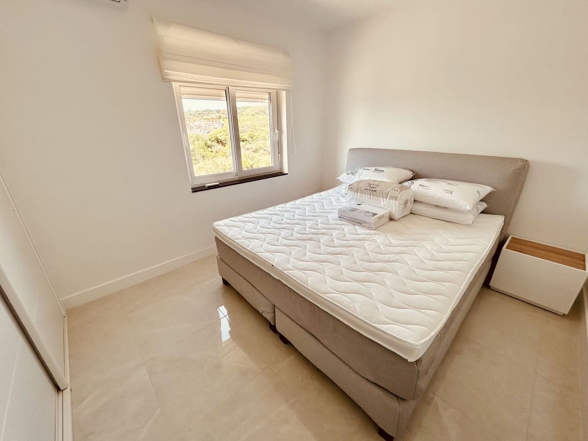 4 soveværelse Villa til salg i La Duquesa / Puerto de la Duquesa med swimmingpool garage - € 1.100.000 (Ref: 8940974)